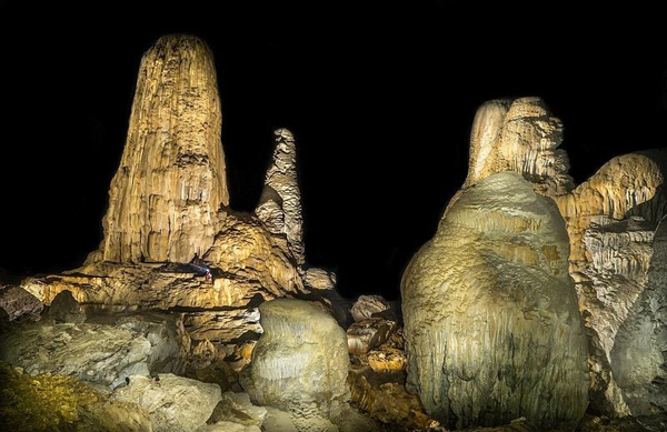 Hàng năm, dân địa phương luôn làm lễ cúng thần phù hộ để cầu sự an toàn và được bảo vệ.