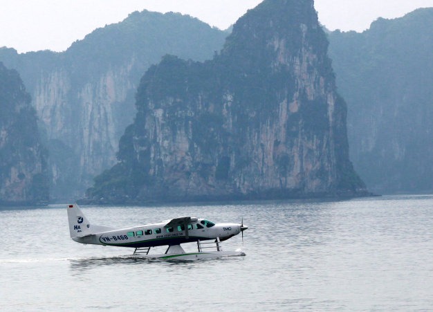 Khai trương dịch vụ bay thủy phi cơ ngắm Hạ Long