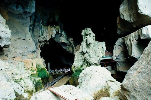 Tham quan động Thác Bờ