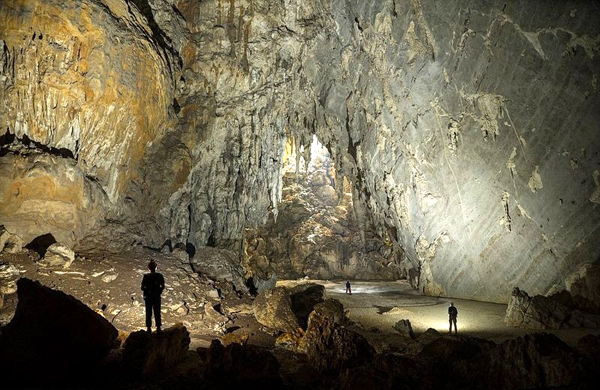 Hang Tham Khoun Xe, nơi người dân tin là có đấng bảo vệ linh hồn đang bảo vệ dân làng.