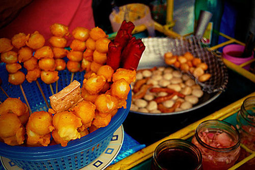 am-thuc-duong-pho-9-8786-1380614335 Món trứng chiên giòn xuất hiện trên khắp các xe đẩy rong ở đường phố Manila. Ảnh: kriziagarcia.blogspot.com