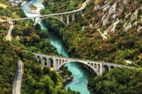 Dòng sông ngọc lục bảo đẹp nhất thế giới